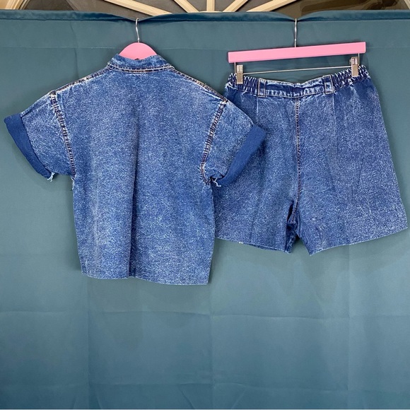 (SOLD) Vintage 80s Funky Chambray Top & Shorts Set - Picture 8 of 8